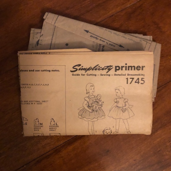 Simplicity 1745 Vintage Toddler and Matching Doll Sewing Pattern - Picture 3 of 3